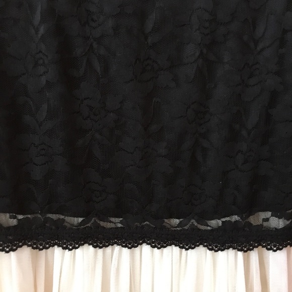 B.Smart(S)Black lace dress with white flowy bottom - Picture 6 of 7